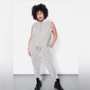 Wildfang The Empower Sleeveless Velvet Jumpsuit Gray Zip Front Sz M Drawstring